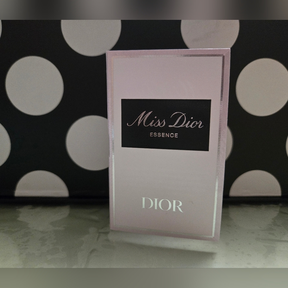 5/$25✨️Miss Dior Essence✨️